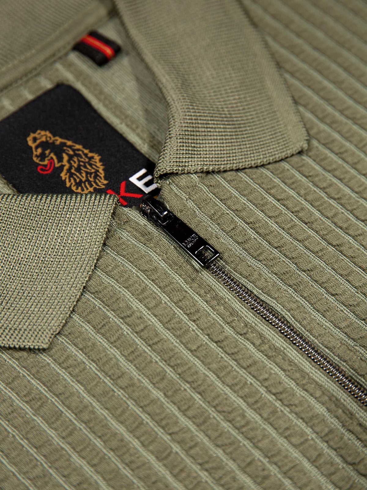 Men's green polo shirt with polo collar, detail view 1