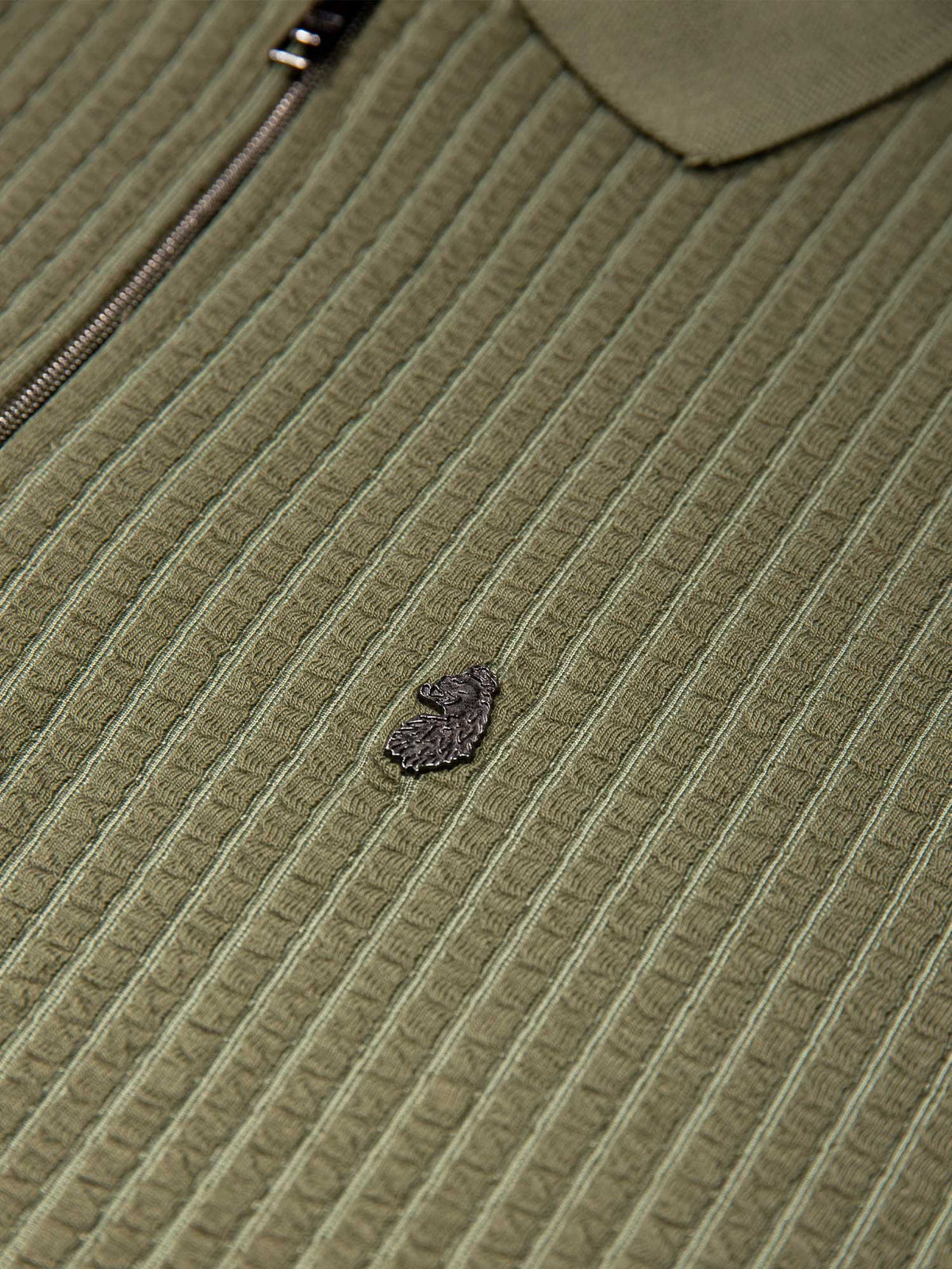 Men's green polo shirt with polo collar, detail view 2