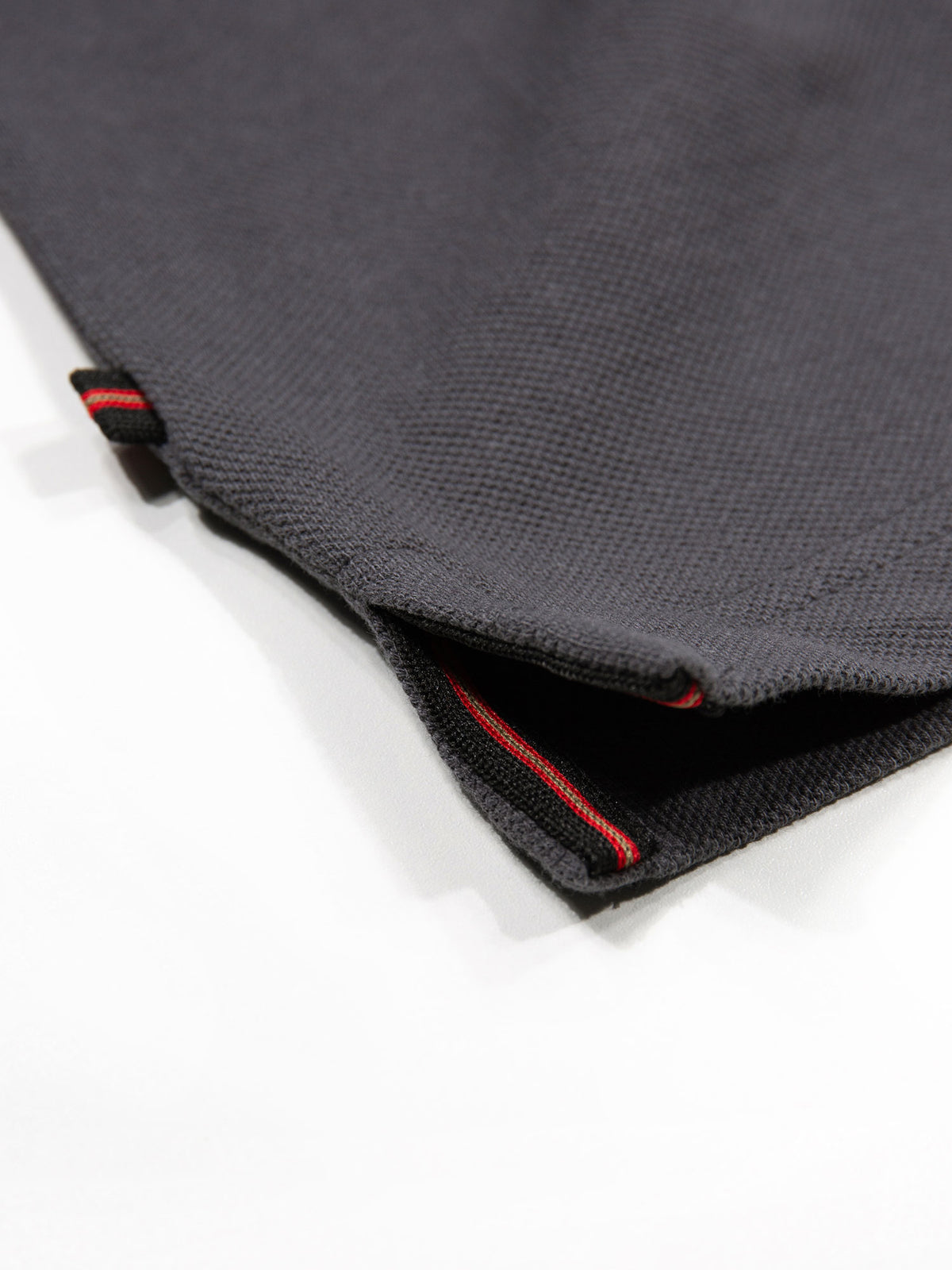 Men's grey polo shirt with polo collar, detail view 4