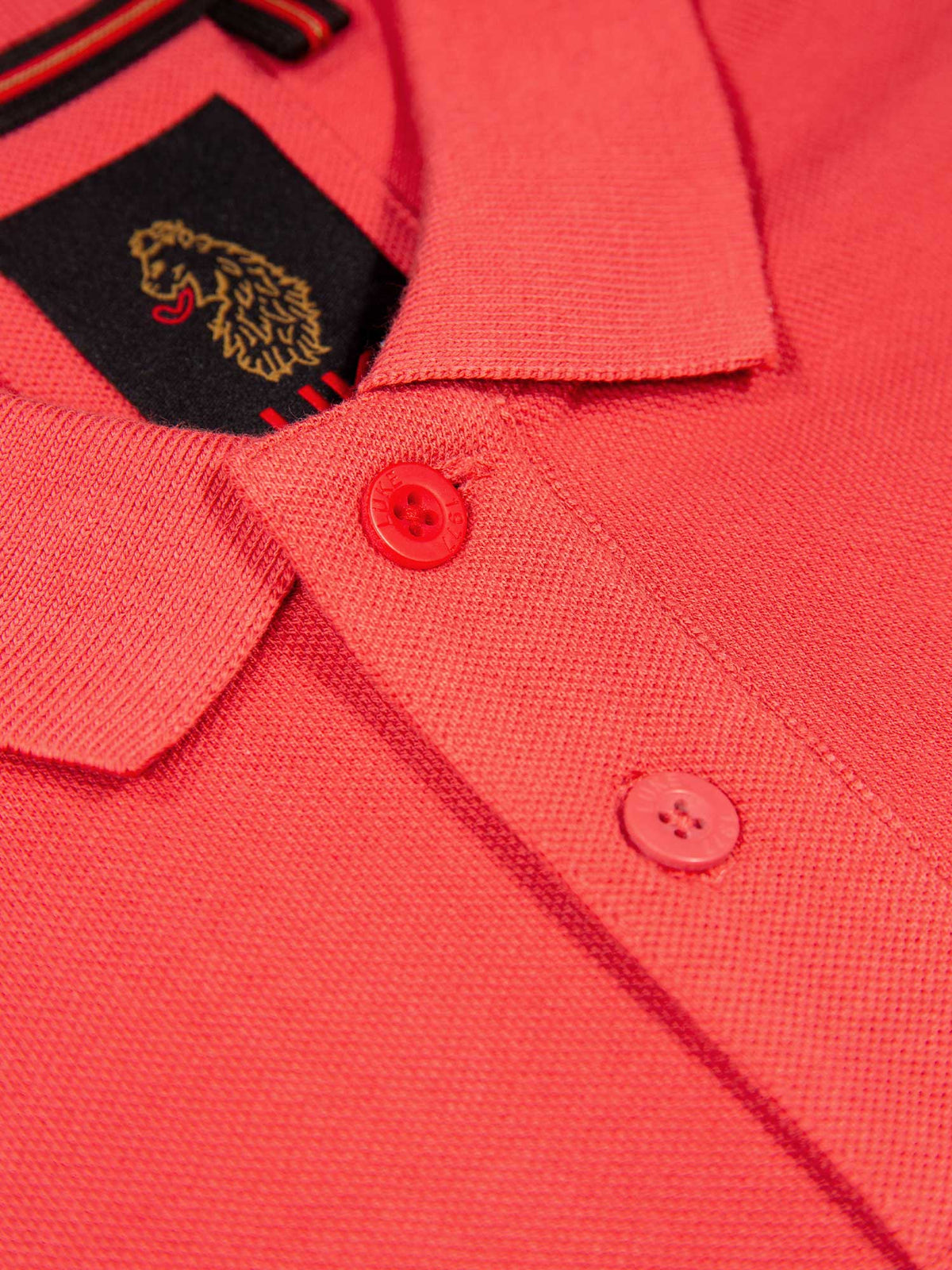 Men's red polo shirt with polo collar, detail view 2