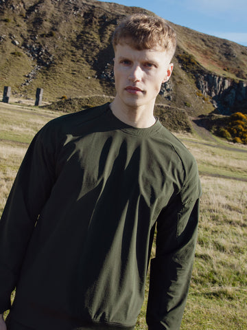 Men's green sweatshirt.