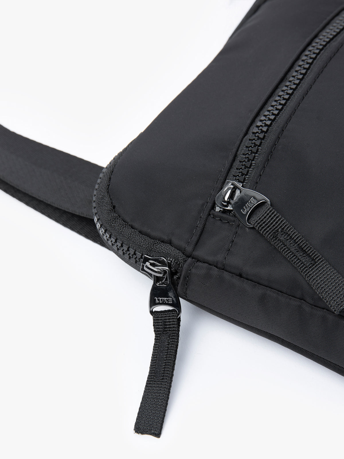 Men's black bag.