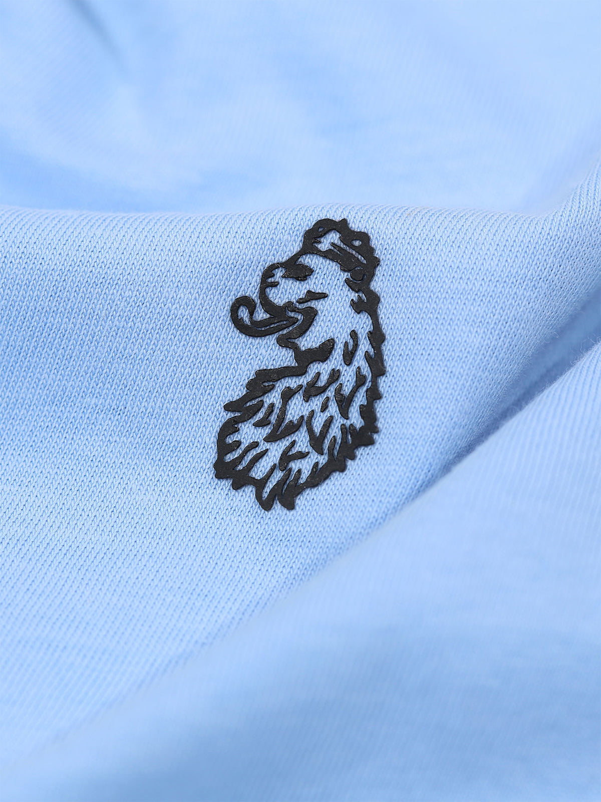 Men's blue t-shirt with crew neck - close up with lion motif.