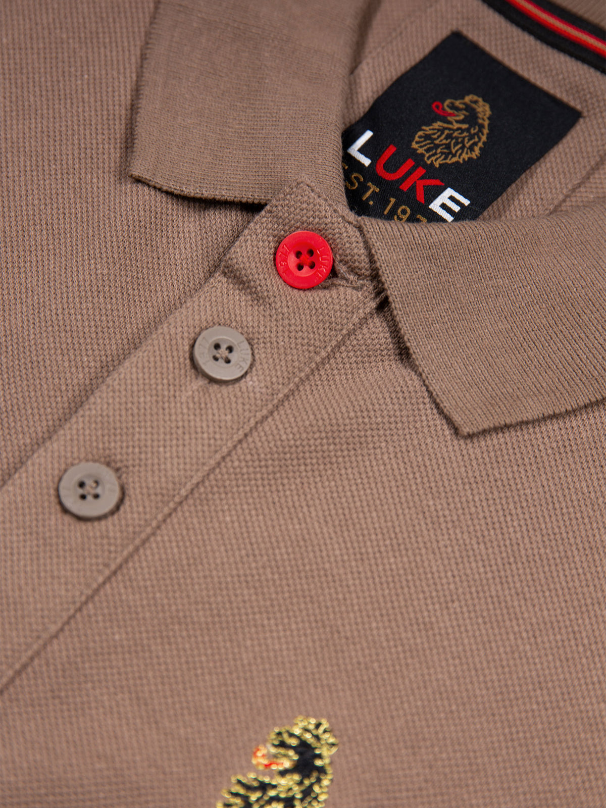 Men's brown polo shirt with polo collar, detail view 1