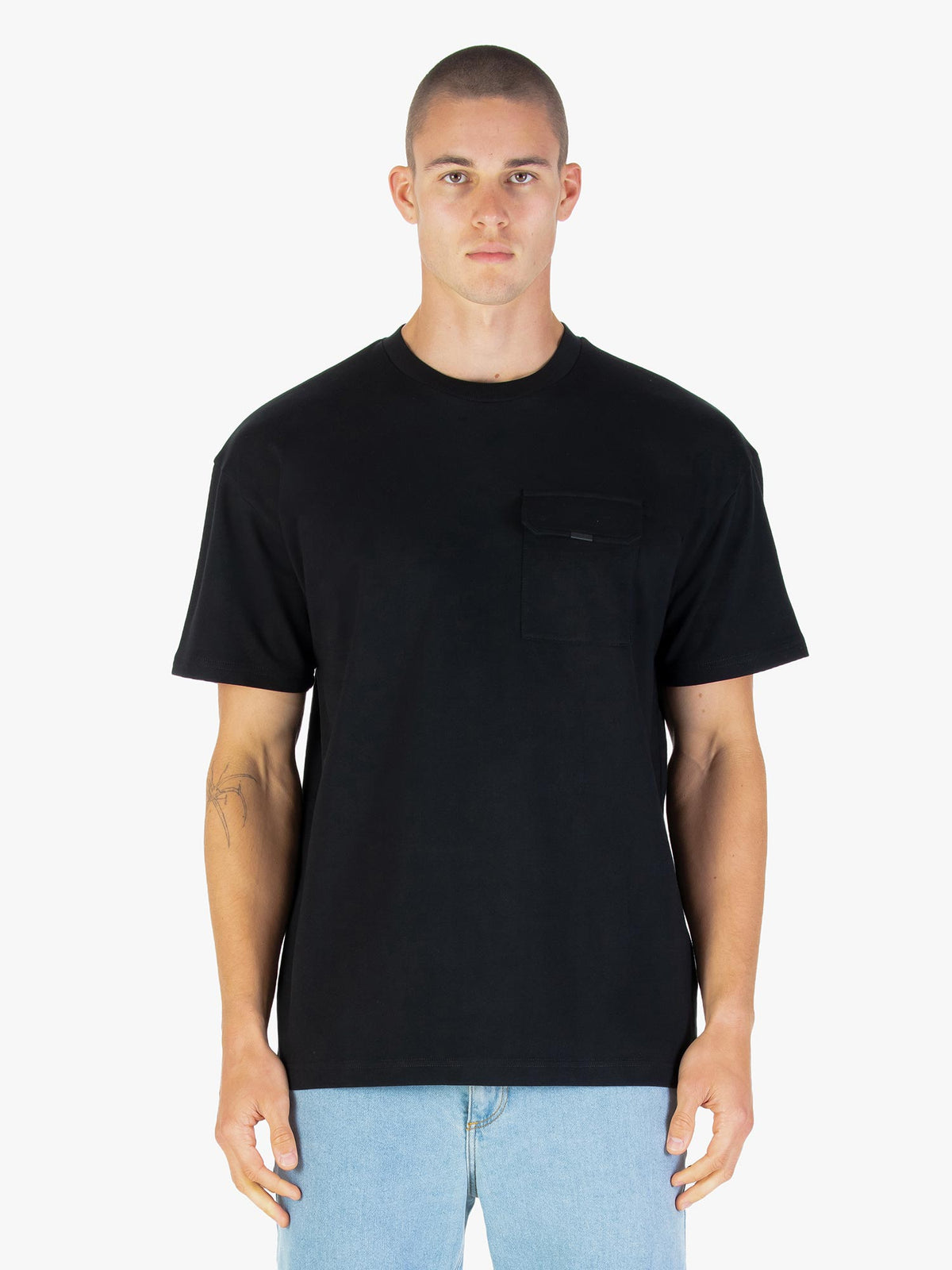 Men's relaxed-fit multi t-shirt with crew neck and short sleeves.