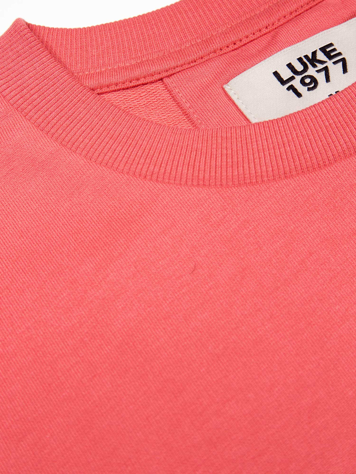 Men's relaxed-fit red t-shirt with crew neck and short sleeves, detail view 1