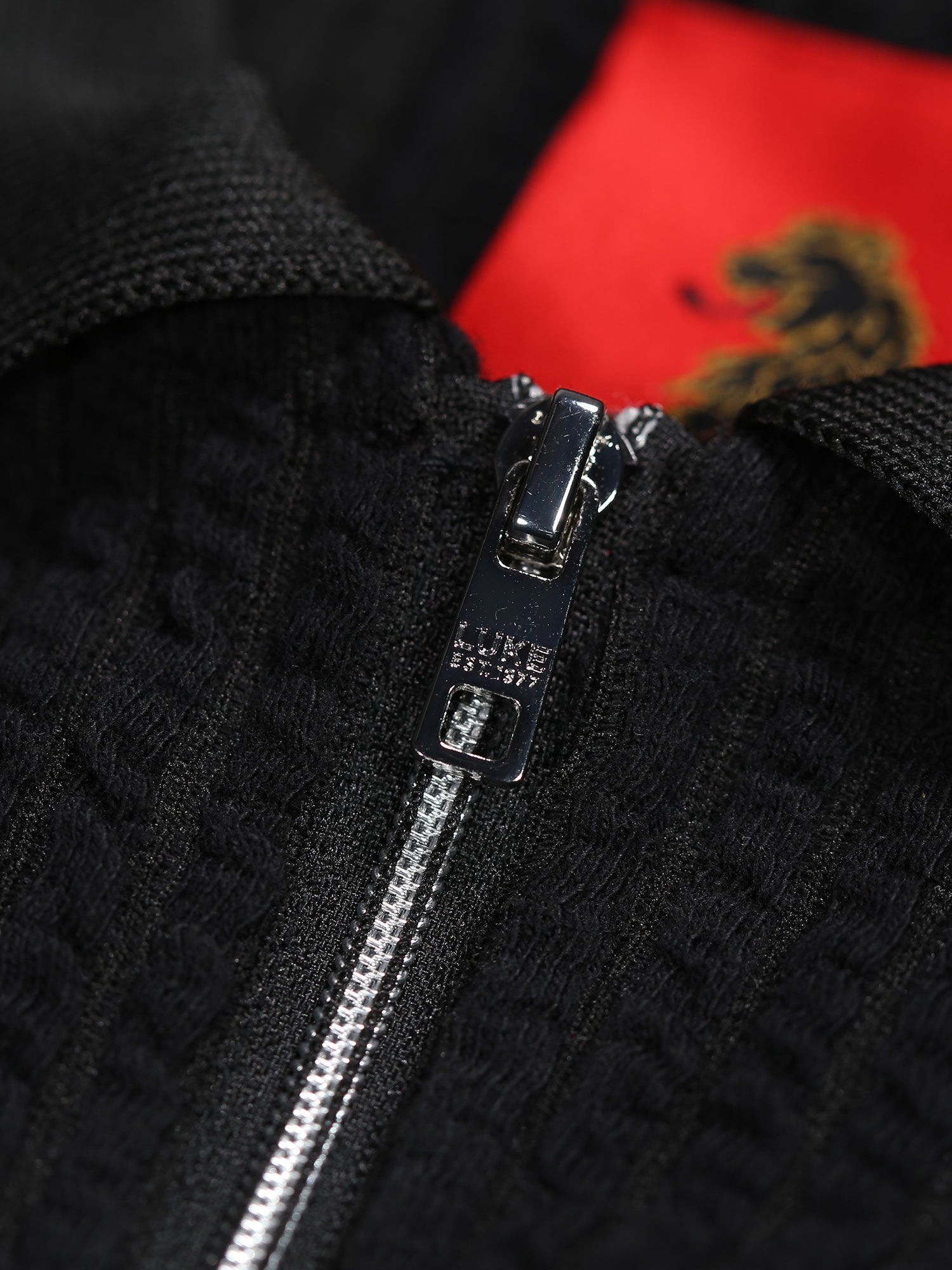 WAFFLE ON JACQUARD TEXTURED ZIP POLO