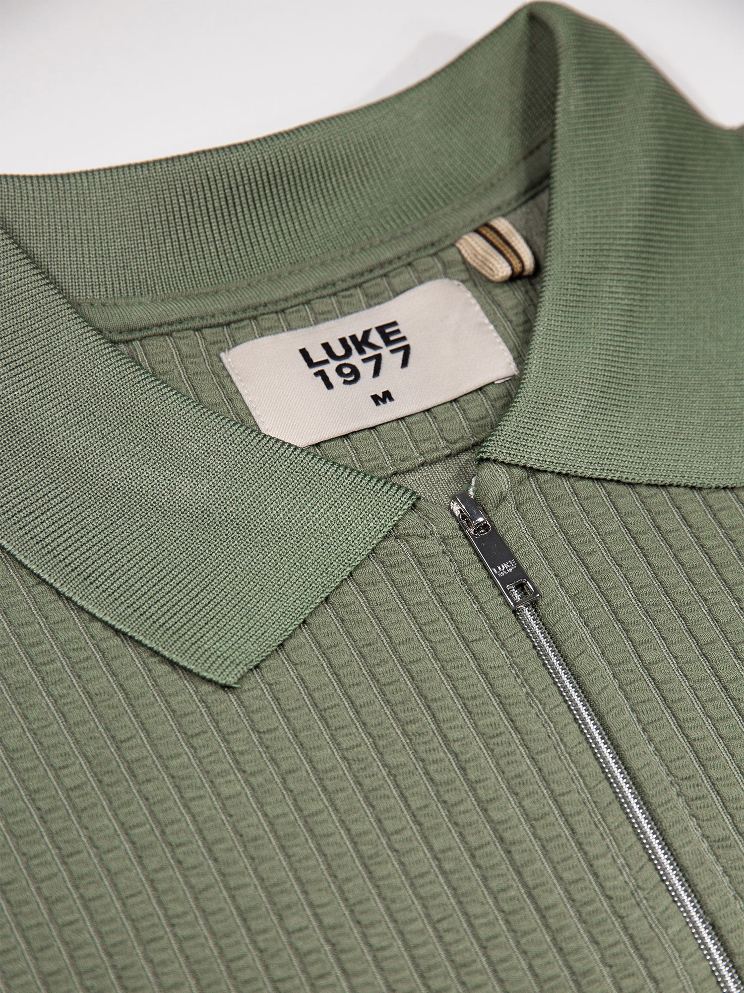 WAFFLE ON JACQUARD TEXTURED ZIP POLO