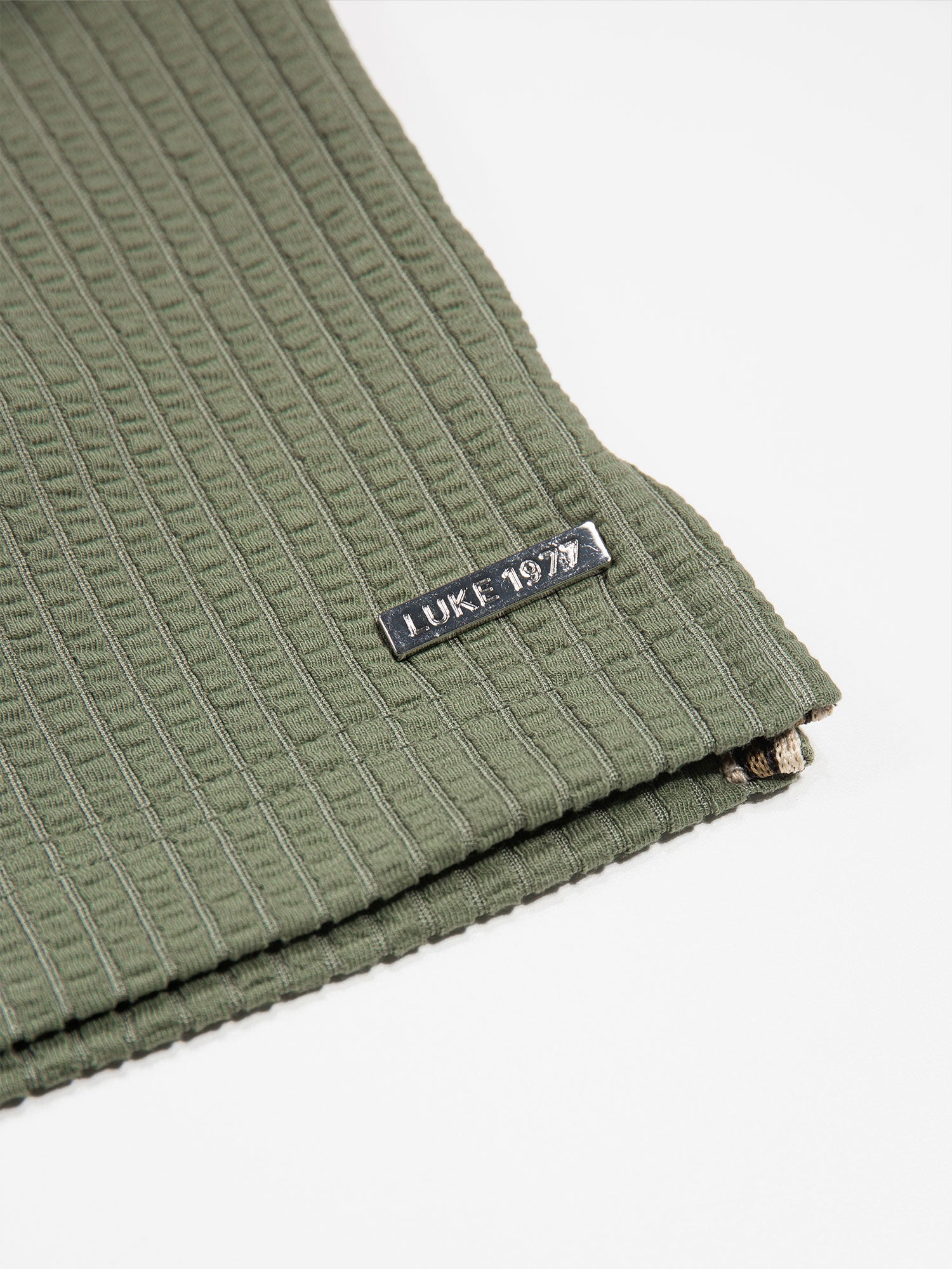 WAFFLE ON JACQUARD TEXTURED ZIP POLO