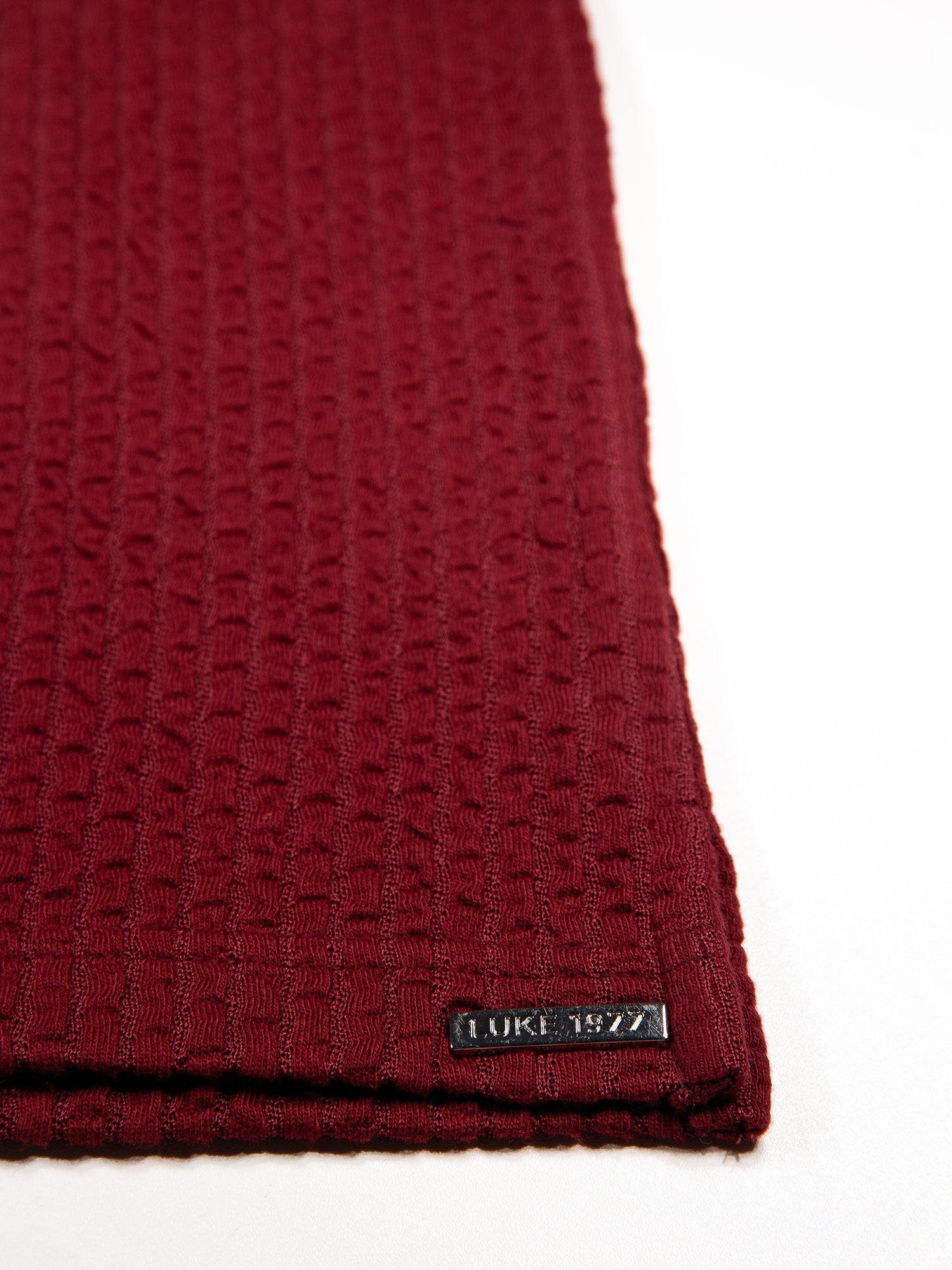 WAFFLE ON JACQUARD TEXTURED ZIP POLO