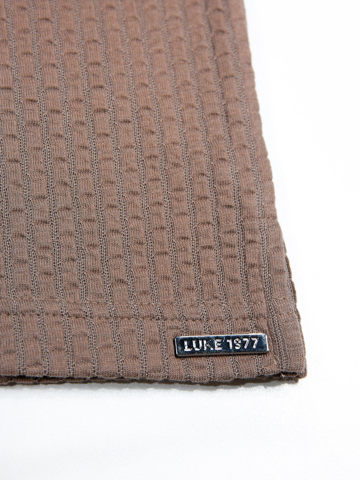 WAFFLE ON JACQUARD TEXTURED ZIP POLO