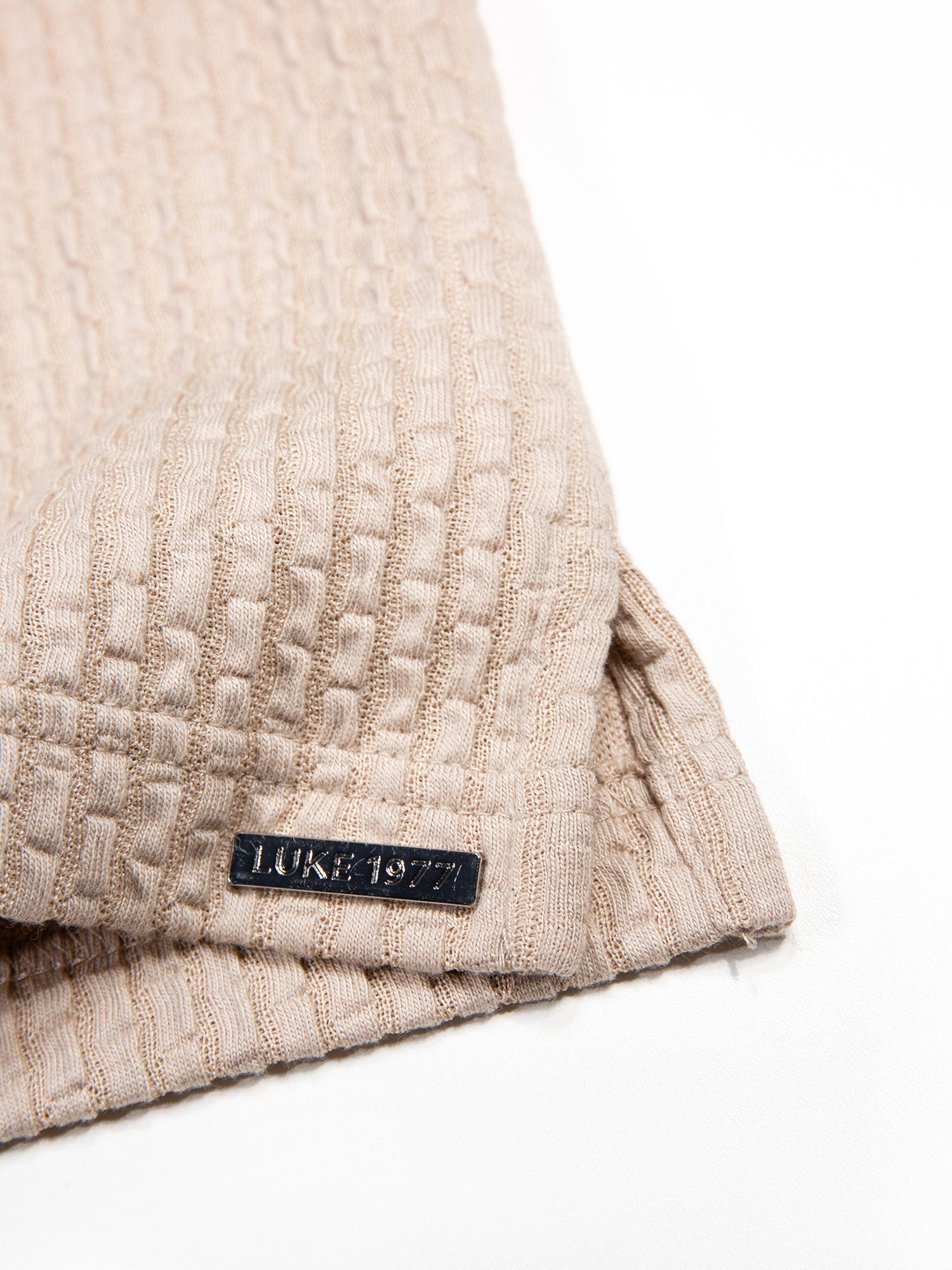 WAFFLE ON JACQUARD TEXTURED ZIP POLO