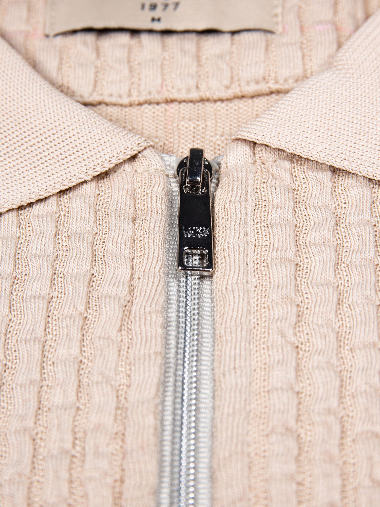 WAFFLE ON JACQUARD TEXTURED ZIP POLO