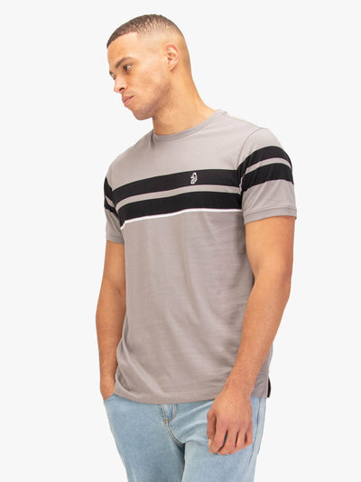 Men's grey t-shirt with crew neck and short sleeves.
