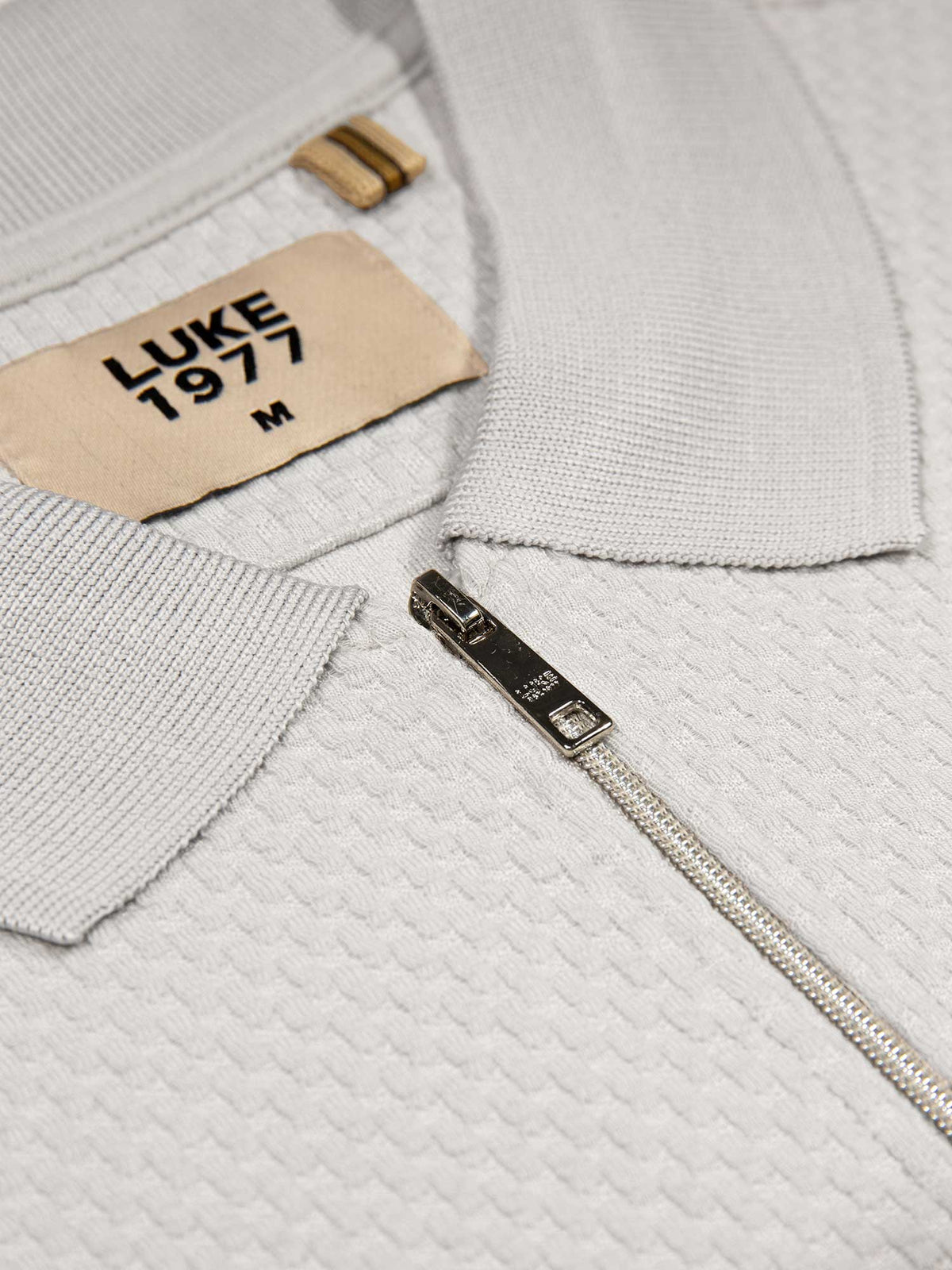 Men's grey polo shirt with polo collar, detail view 1