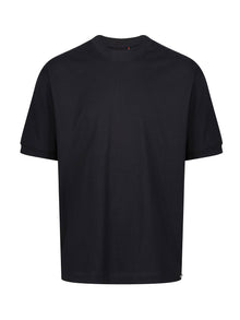  WHO WEARS THE RELAXED FIT T-SHIRT