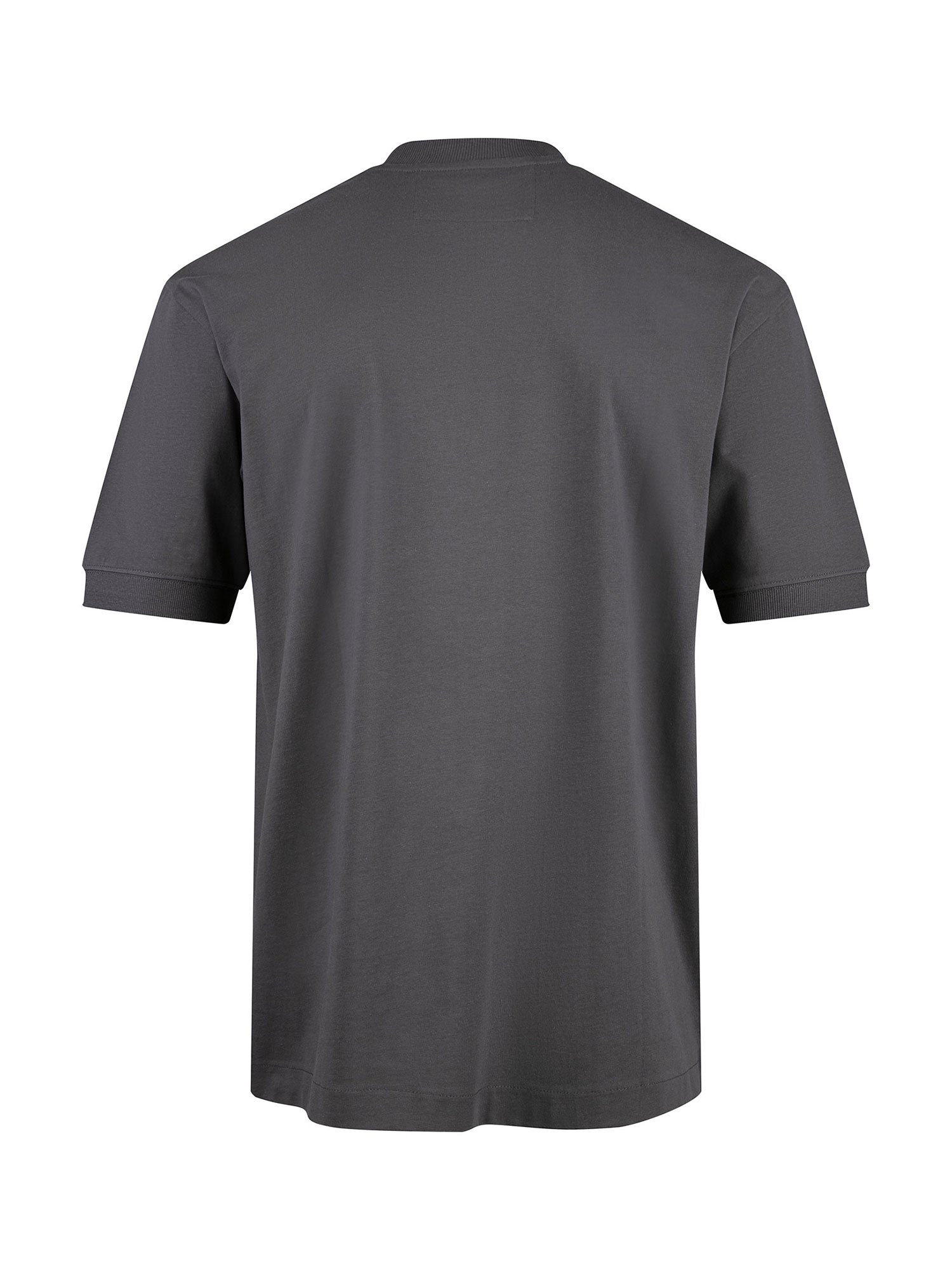 WHO WEARS THE RELAXED FIT T-SHIRT