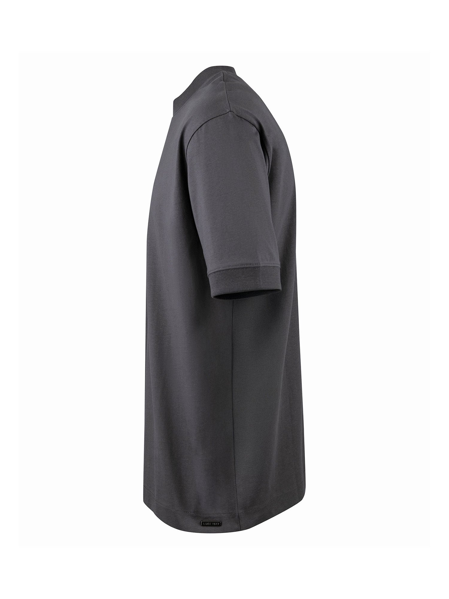 WHO WEARS THE RELAXED FIT T-SHIRT