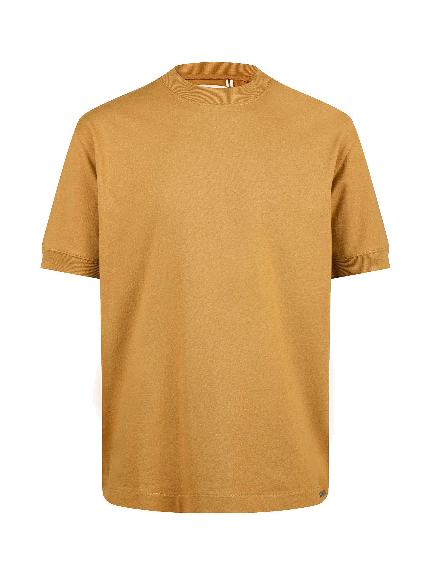 WHO WEARS THE RELAXED FIT T-SHIRT