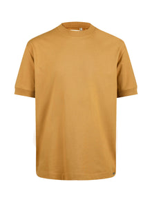  WHO WEARS THE RELAXED FIT T-SHIRT