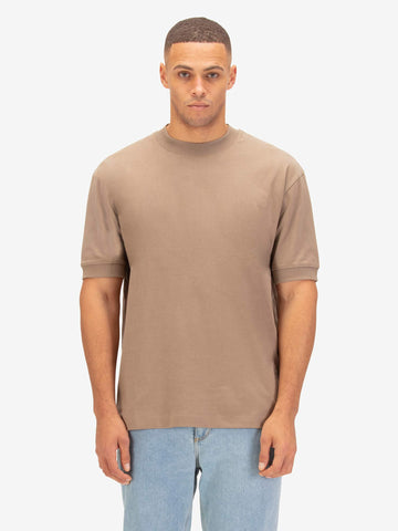 Men's relaxed-fit brown t-shirt with crew neck and short sleeves, worn by a model, front view