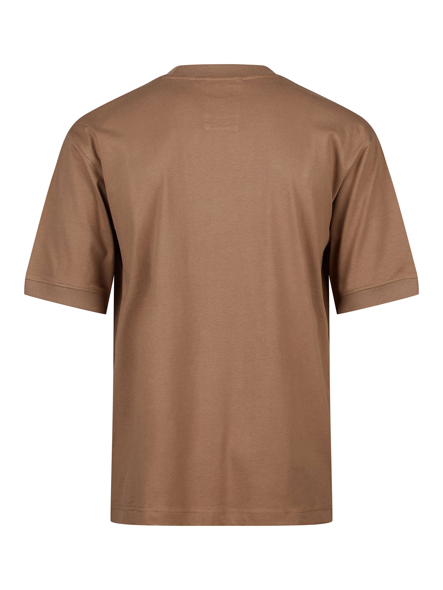 WHO WEARS THE RELAXED FIT T-SHIRT