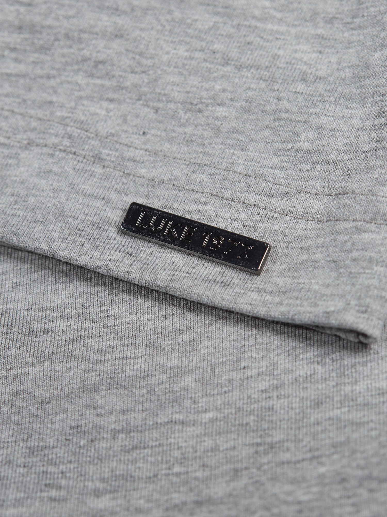 WHO WEARS THE RELAXED FIT T-SHIRT