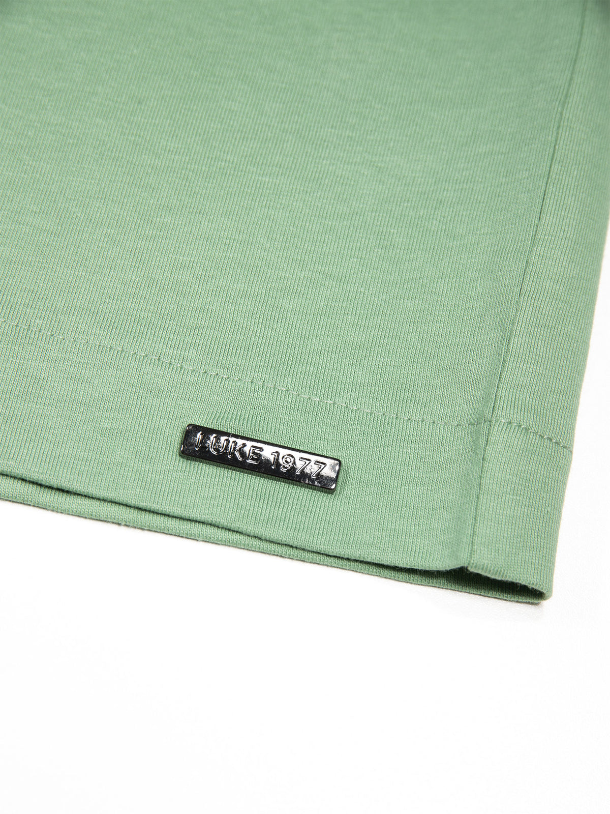 Men's relaxed-fit green t-shirt with crew neck and short sleeves, detail view 3