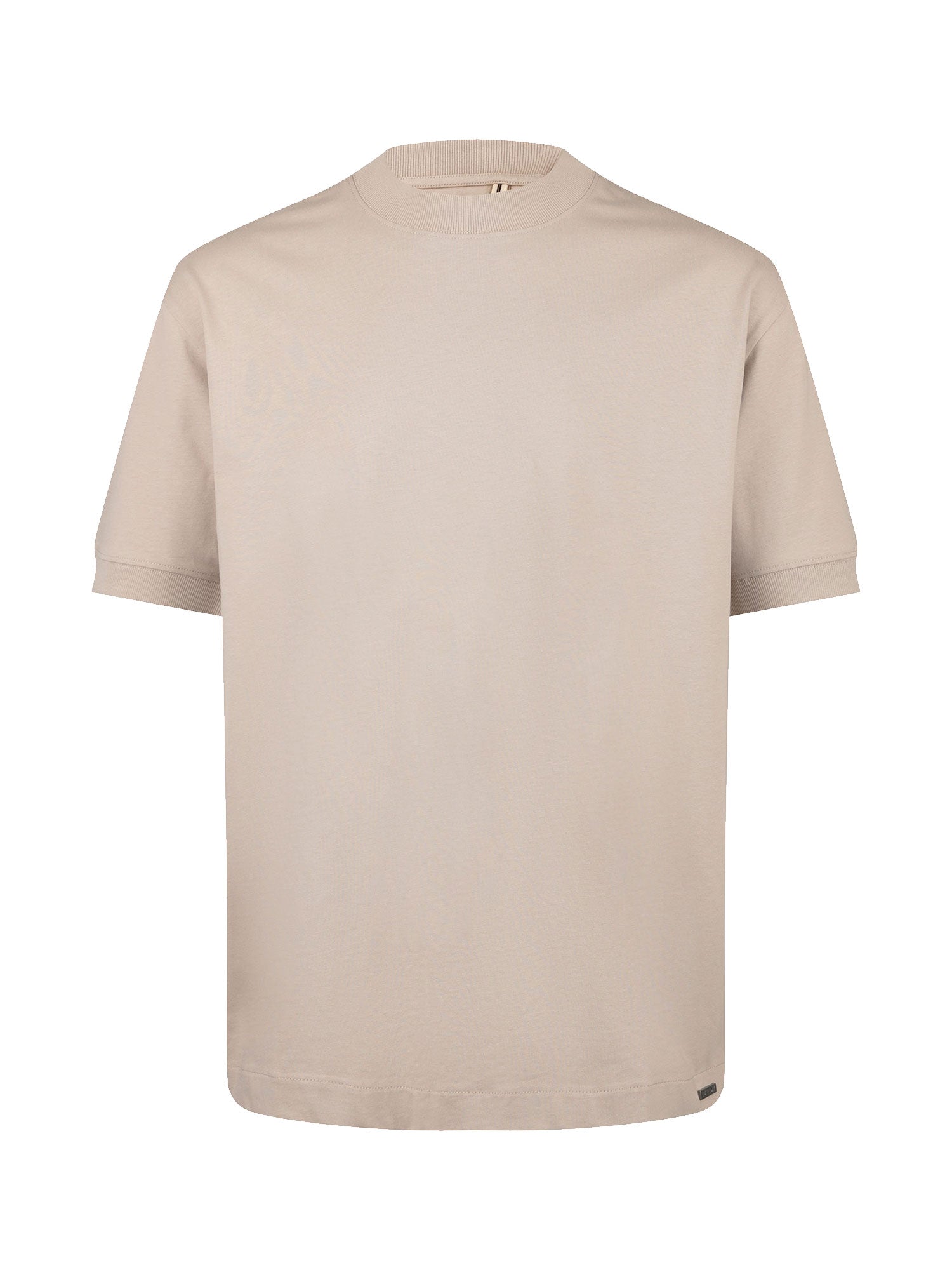 WHO WEARS THE RELAXED FIT T-SHIRT