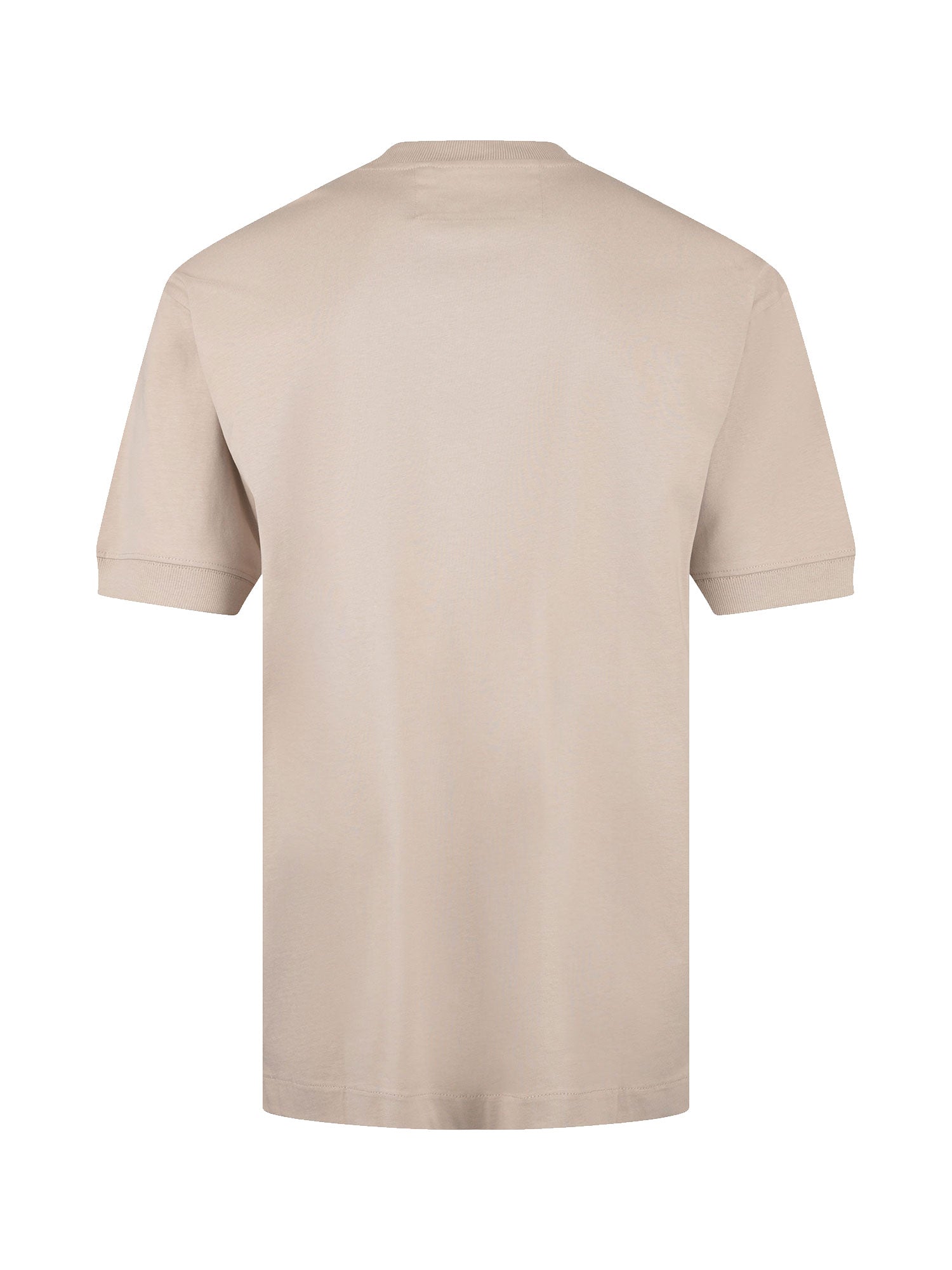 WHO WEARS THE RELAXED FIT T-SHIRT