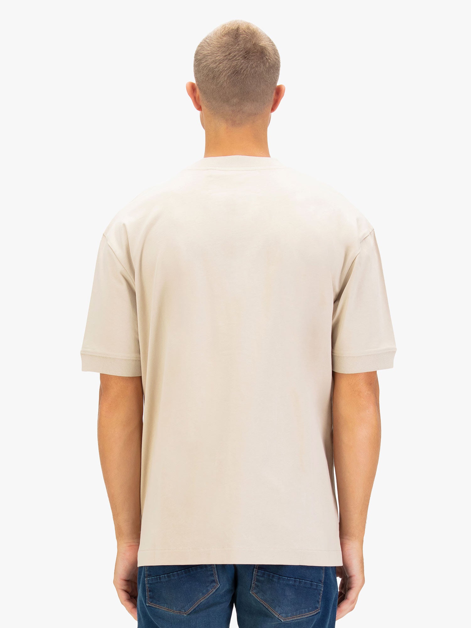 WHO WEARS THE RELAXED FIT T-SHIRT
