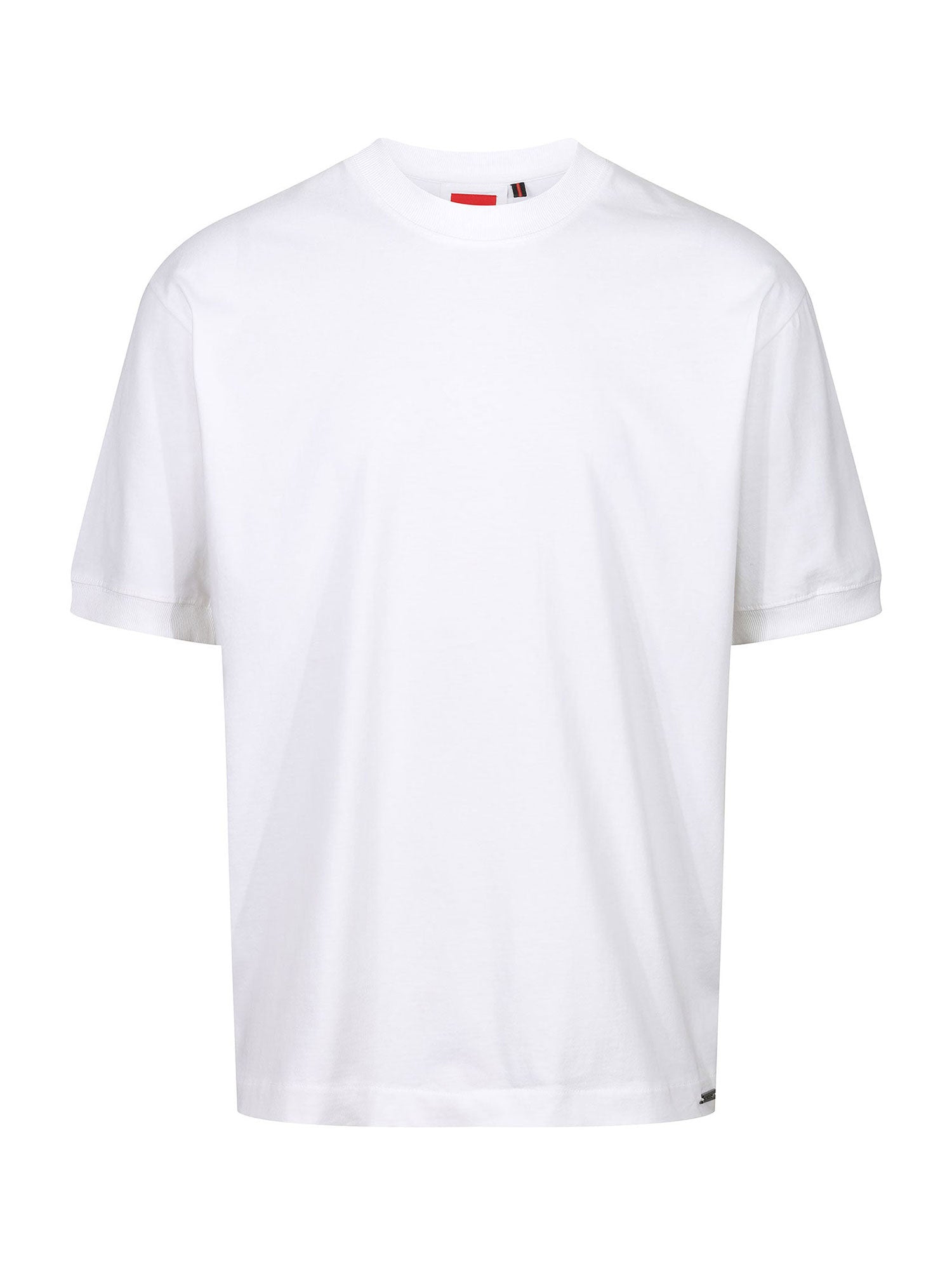 WHO WEARS THE RELAXED FIT T-SHIRT