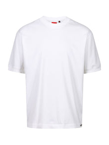  WHO WEARS THE RELAXED FIT T-SHIRT