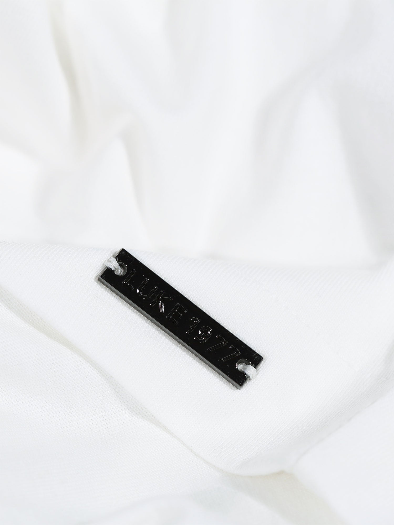 WHO WEARS THE RELAXED FIT T-SHIRT