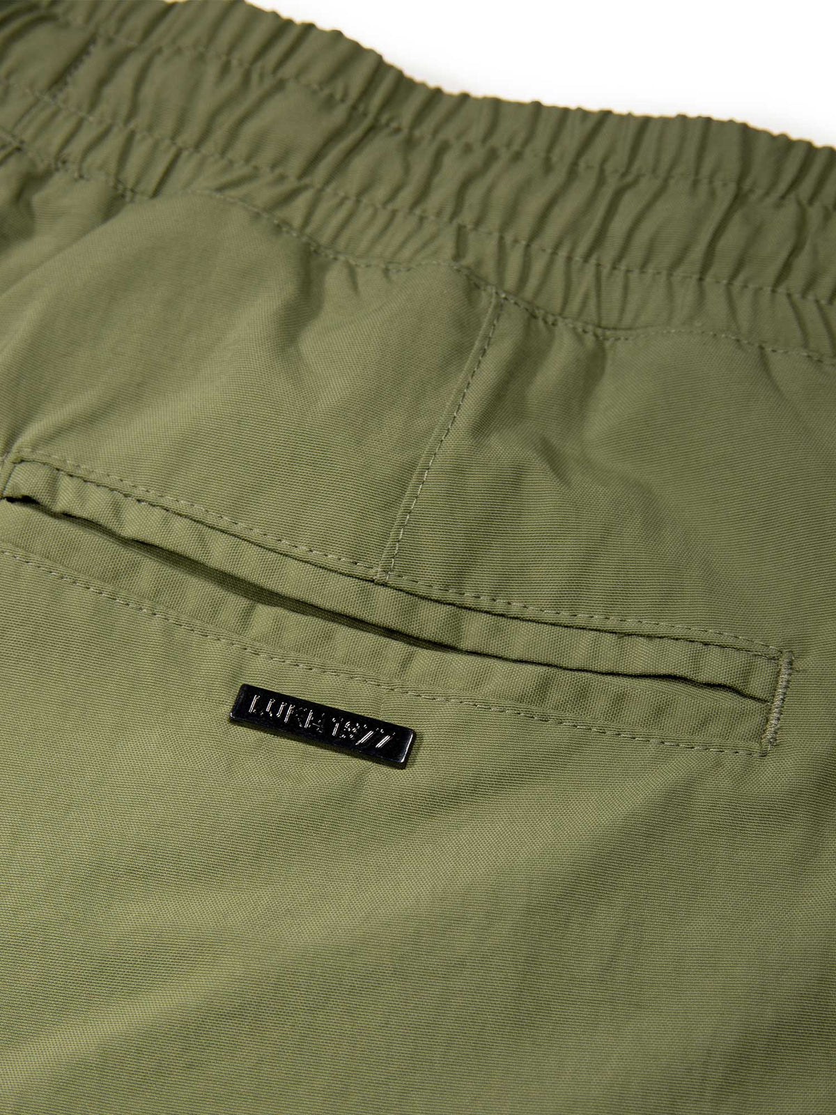 Men's green shorts with elasticated waistband, detail view 3