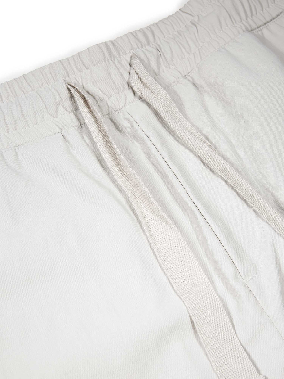 Men's grey shorts with elasticated waistband, detail view 3
