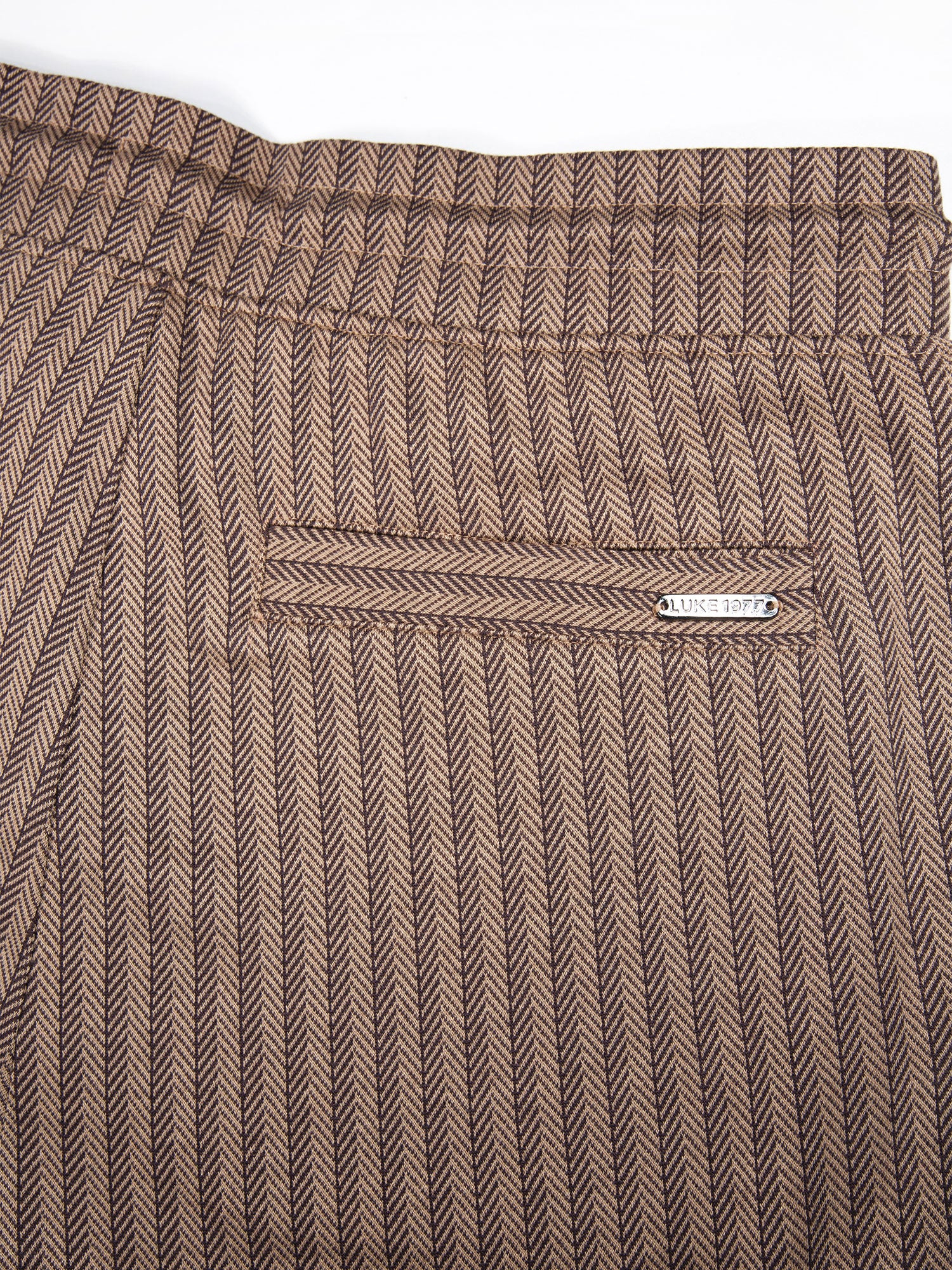 LAKI TEXTURED SHORTS