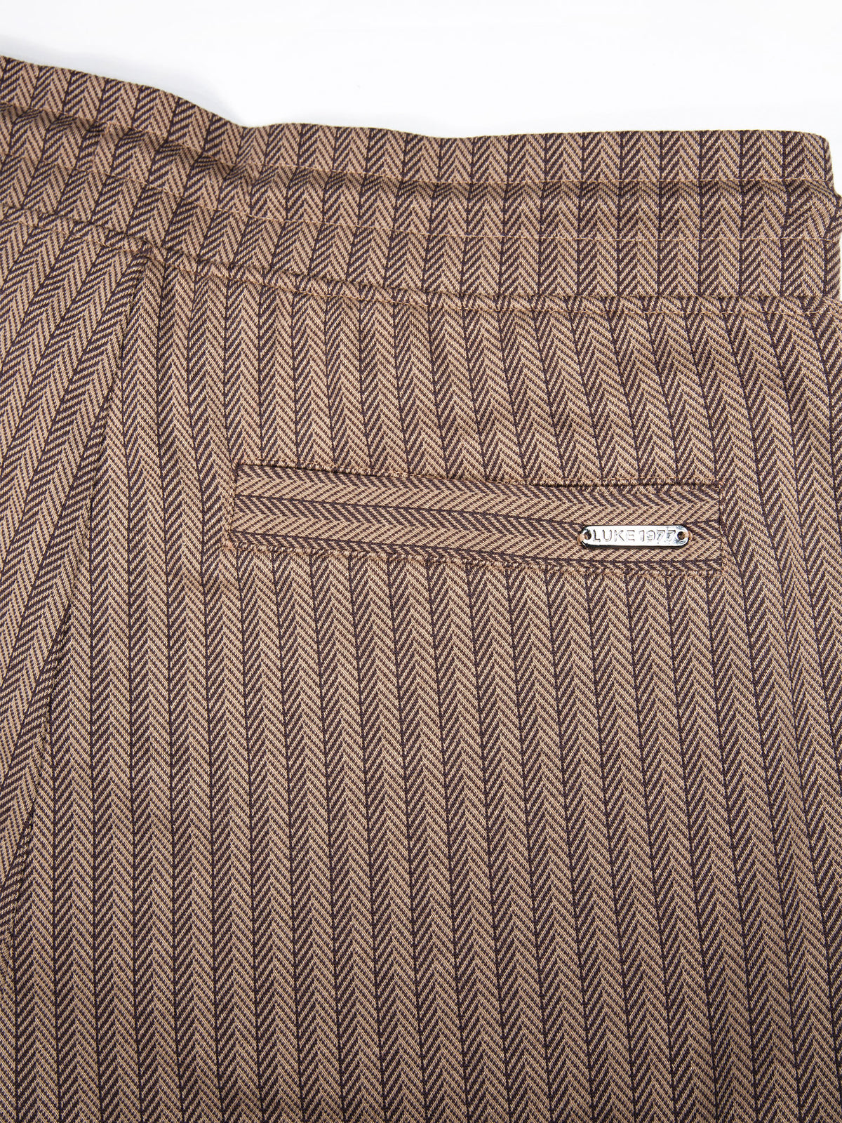 LAKI TEXTURED SHORTS