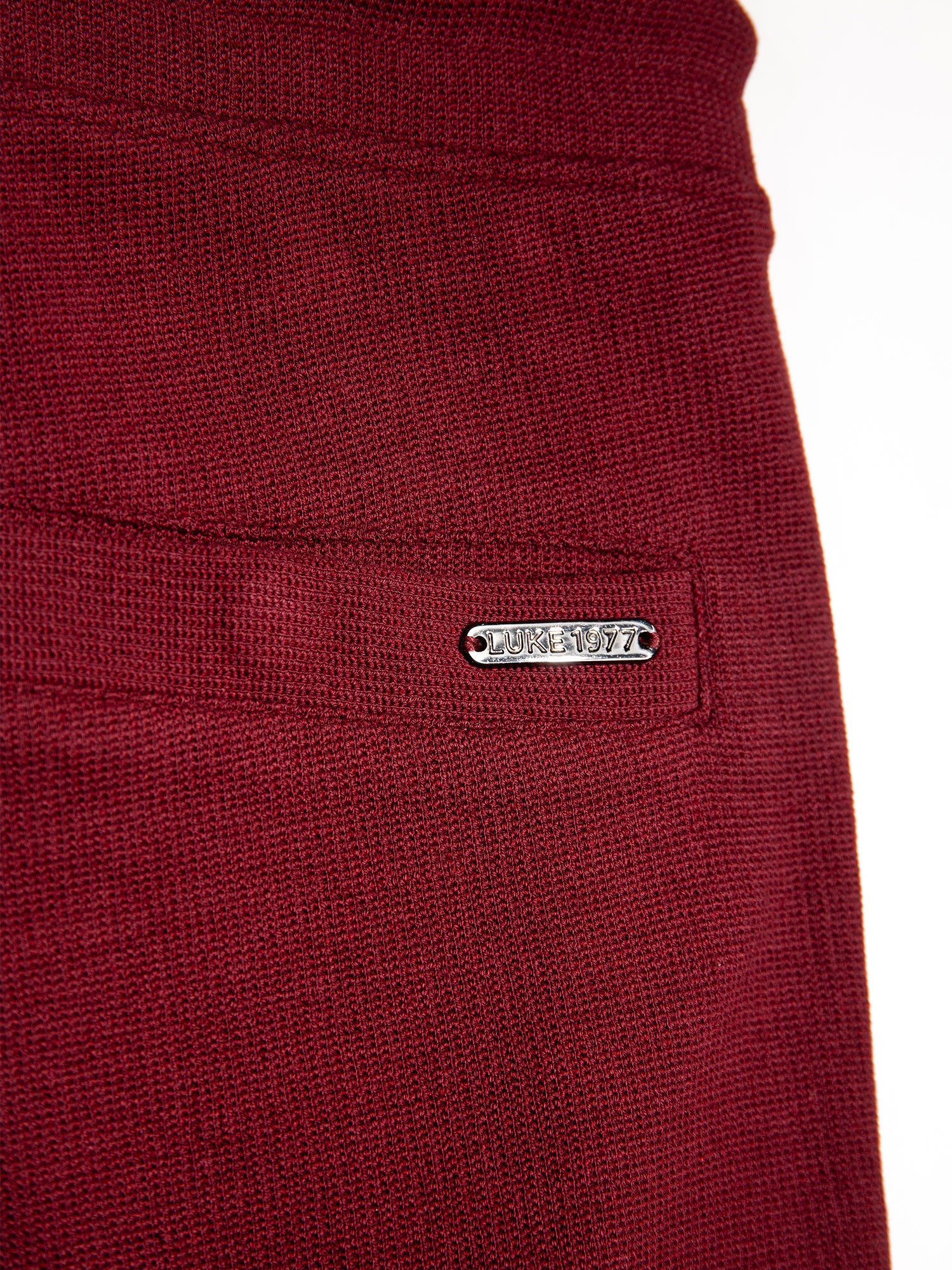 LAKI TEXTURED SHORTS