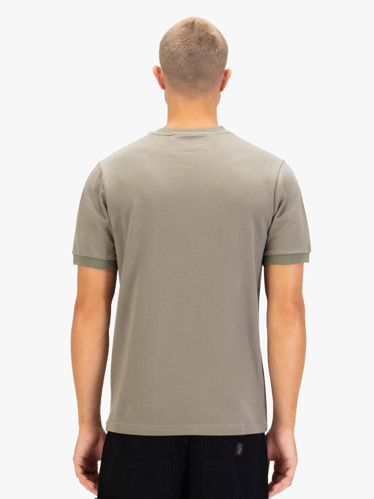 Men's brown t-shirt with crew neck and short sleeves.