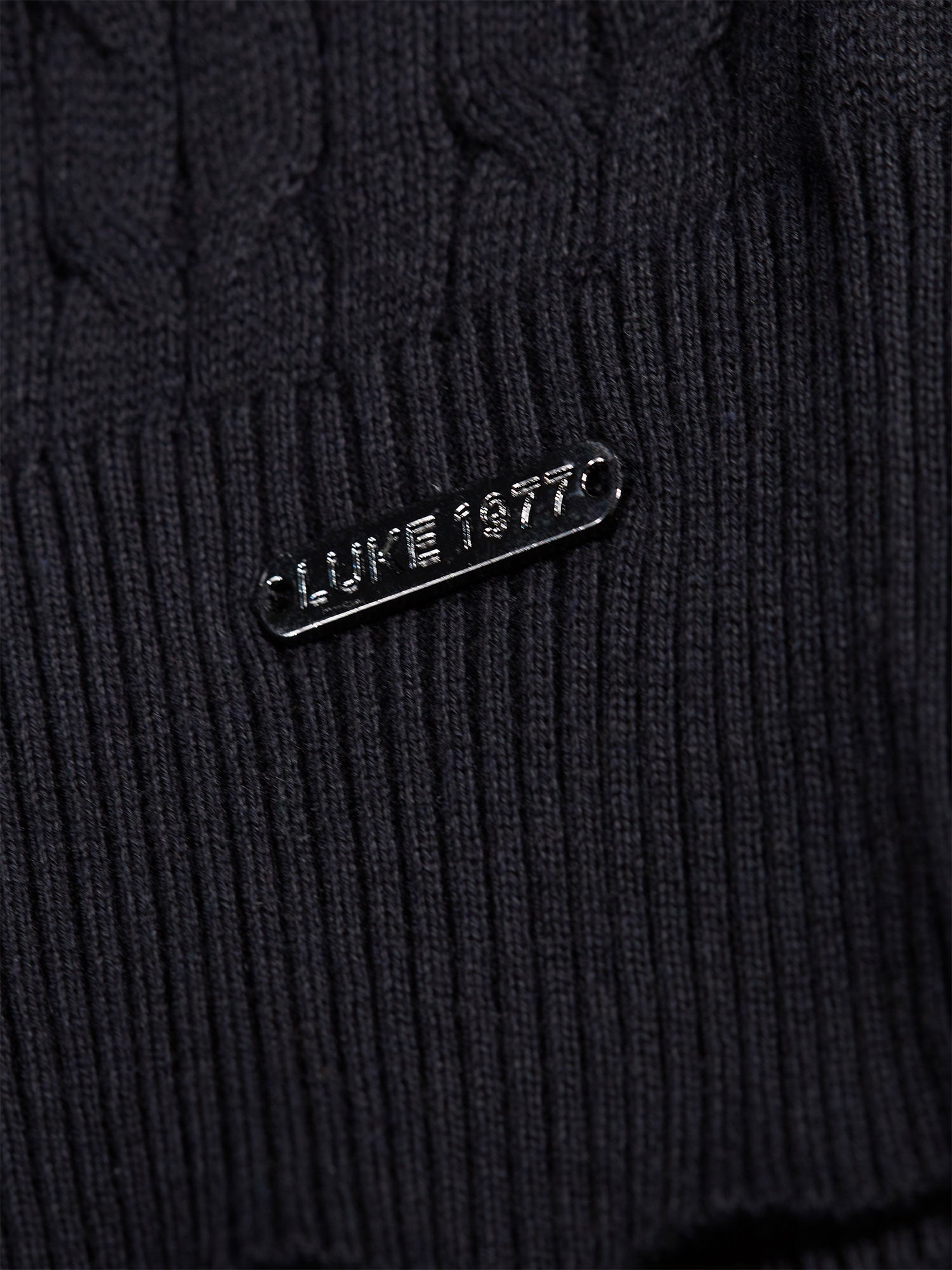 THE HAMPTONS TEXTURED KNITTED JUMPER