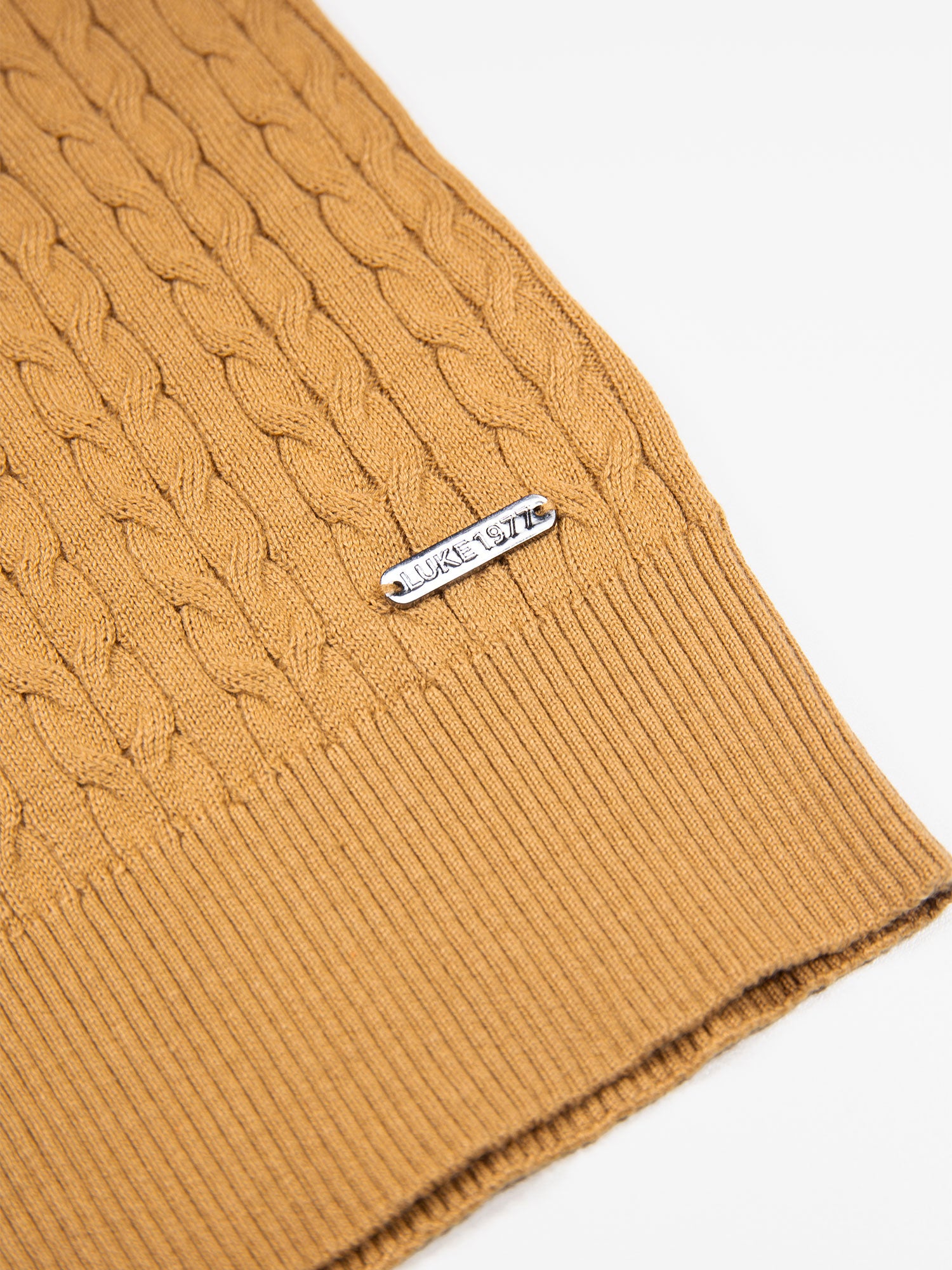 THE HAMPTONS TEXTURED KNITTED JUMPER