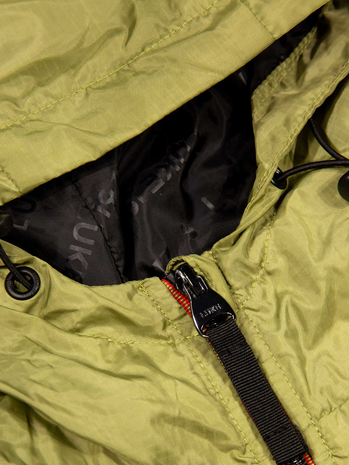 Men's green jacket with zip-up front, detail view 2