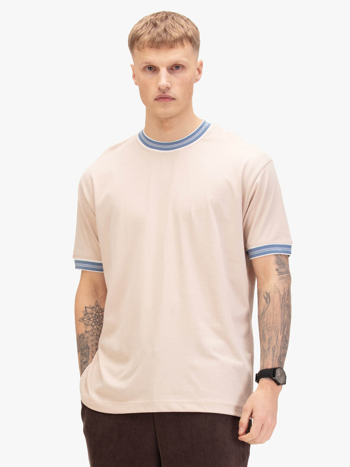 Men's beige t-shirt with crew neck and short sleeves.