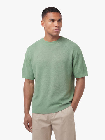 Men's relaxed-fit green t-shirt with crew neck and short sleeves, detail view 1