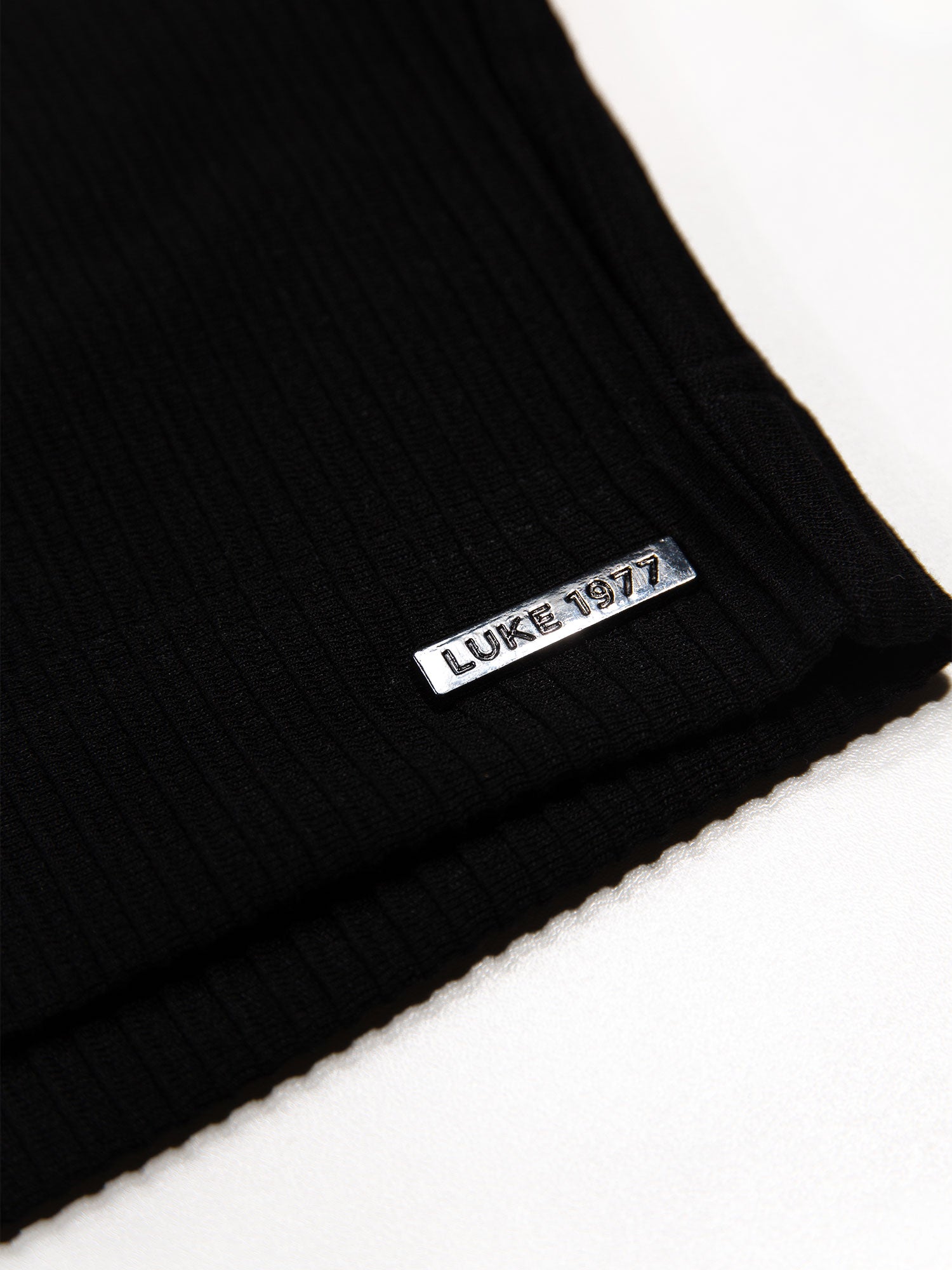 HELSTON RIBBED TEXTURED SHORTS