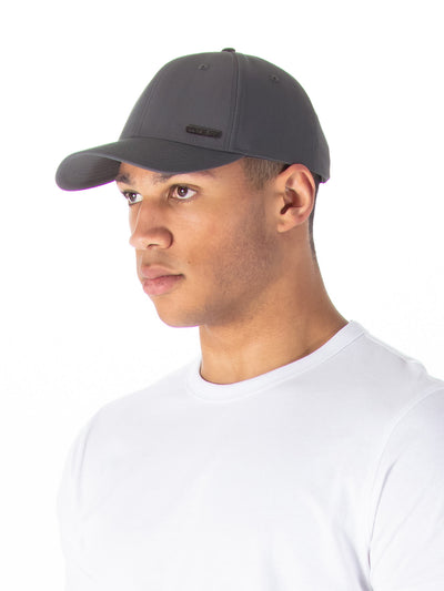 Men's grey hat.