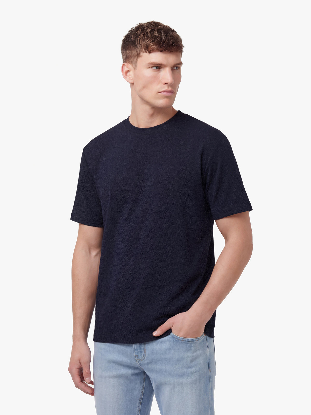 Men's relaxed-fit navy t-shirt with crew neck and short sleeves, detail view 1