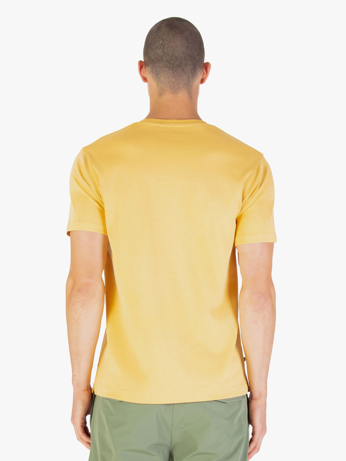 Men's yellow t-shirt with crew neck and short sleeves.