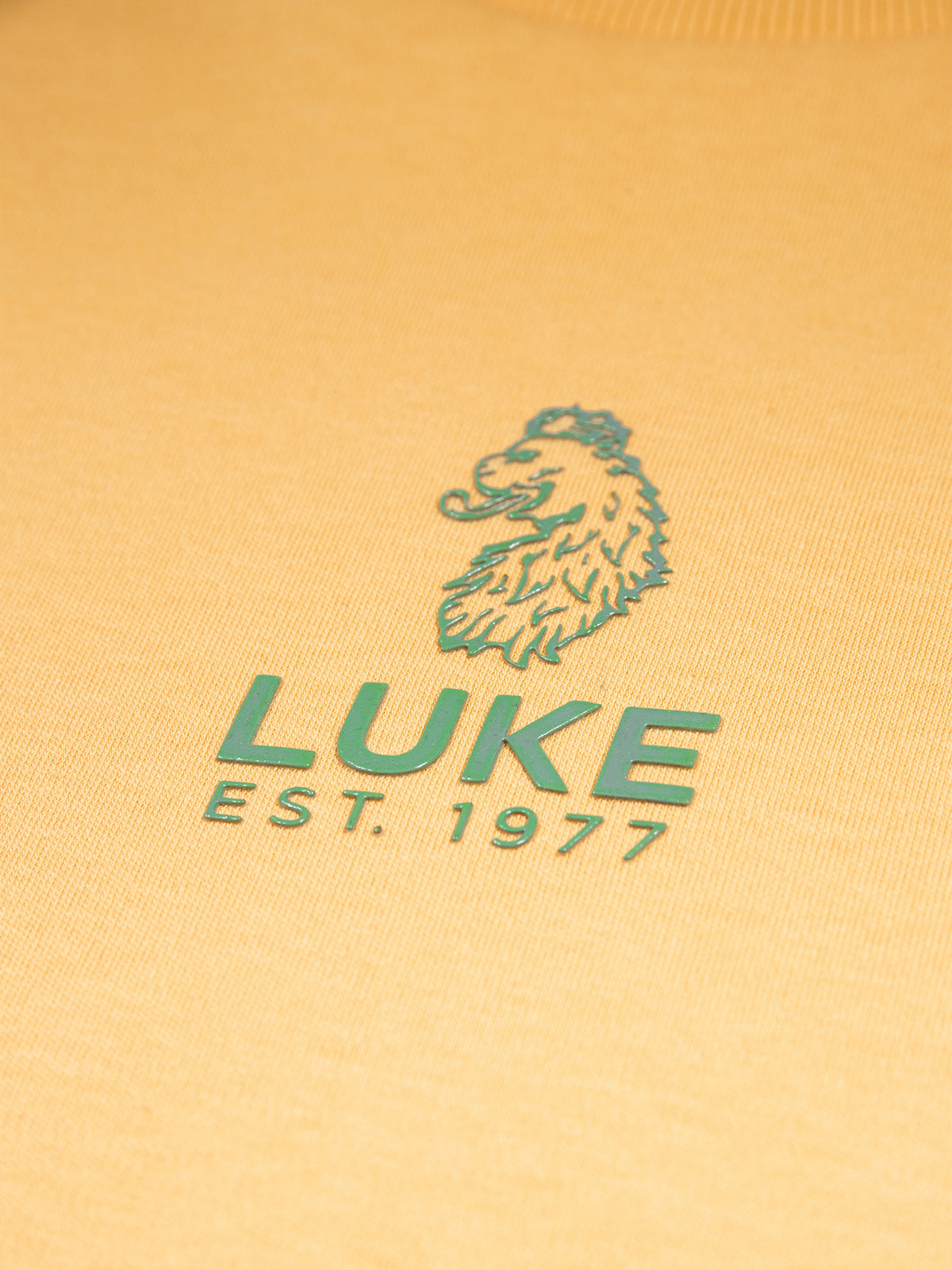 Men's yellow t-shirt with crew neck and short sleeves.